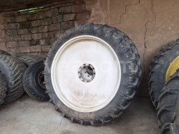 Online árverés:  300/95 R 52 PNEUMATIKY