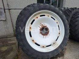 Online auction:  KOLA NA POSTŘIKOVAČ 300/95R 46