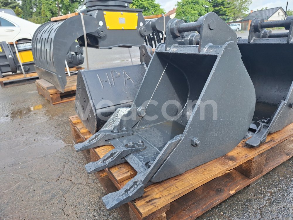 Интернет-аукцион:  JCB PODKOPOVÁ LŽÍCE 40 CM