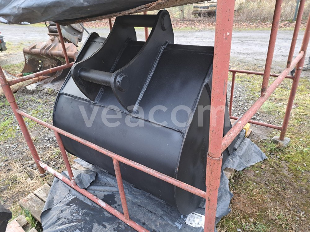 Интернет-аукцион: JCB  BAGROVÁ LOPATA JS 200