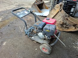 Online auction:   MYCÍ STROJ S BENZÍNOVÝM MOTOREM HOLZINGER R13-250