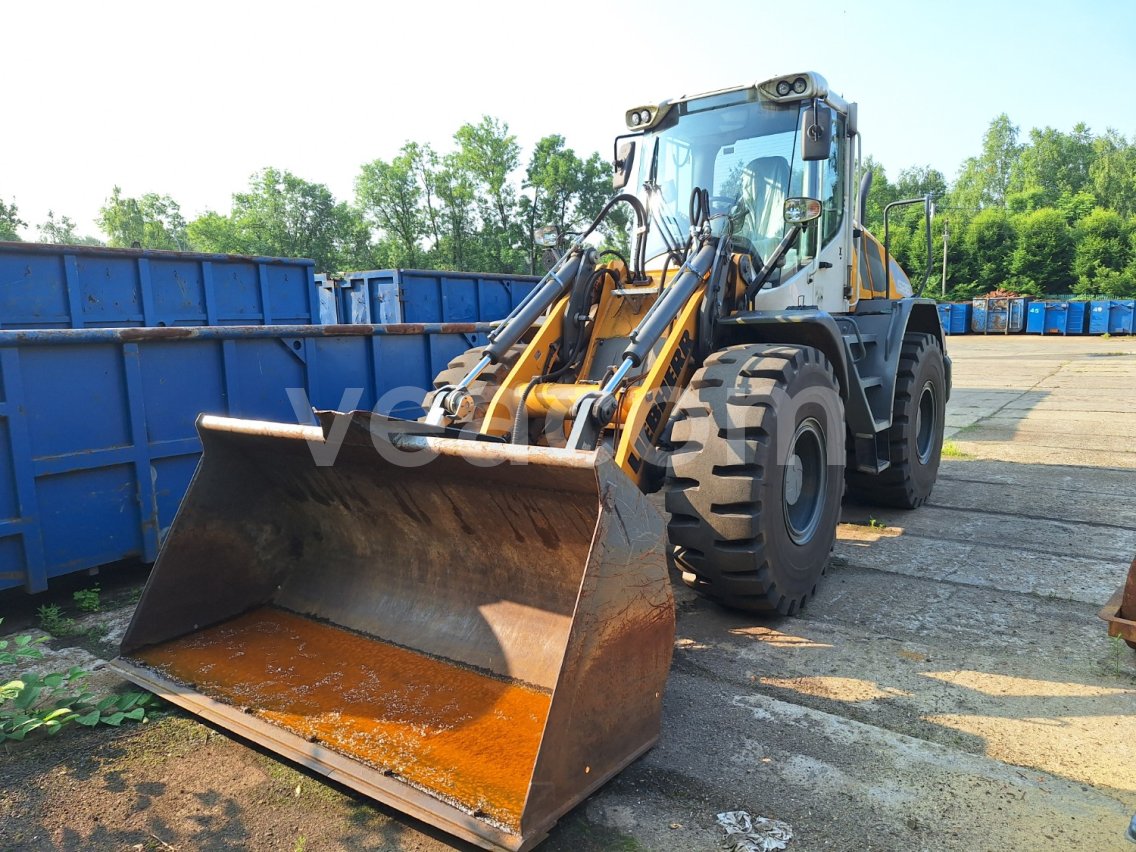 Online aukce: LIEBHERR  L526