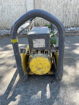 Online aukce:   Atlas Copco CF25M + ponorné vibrátory AX40 a AX48