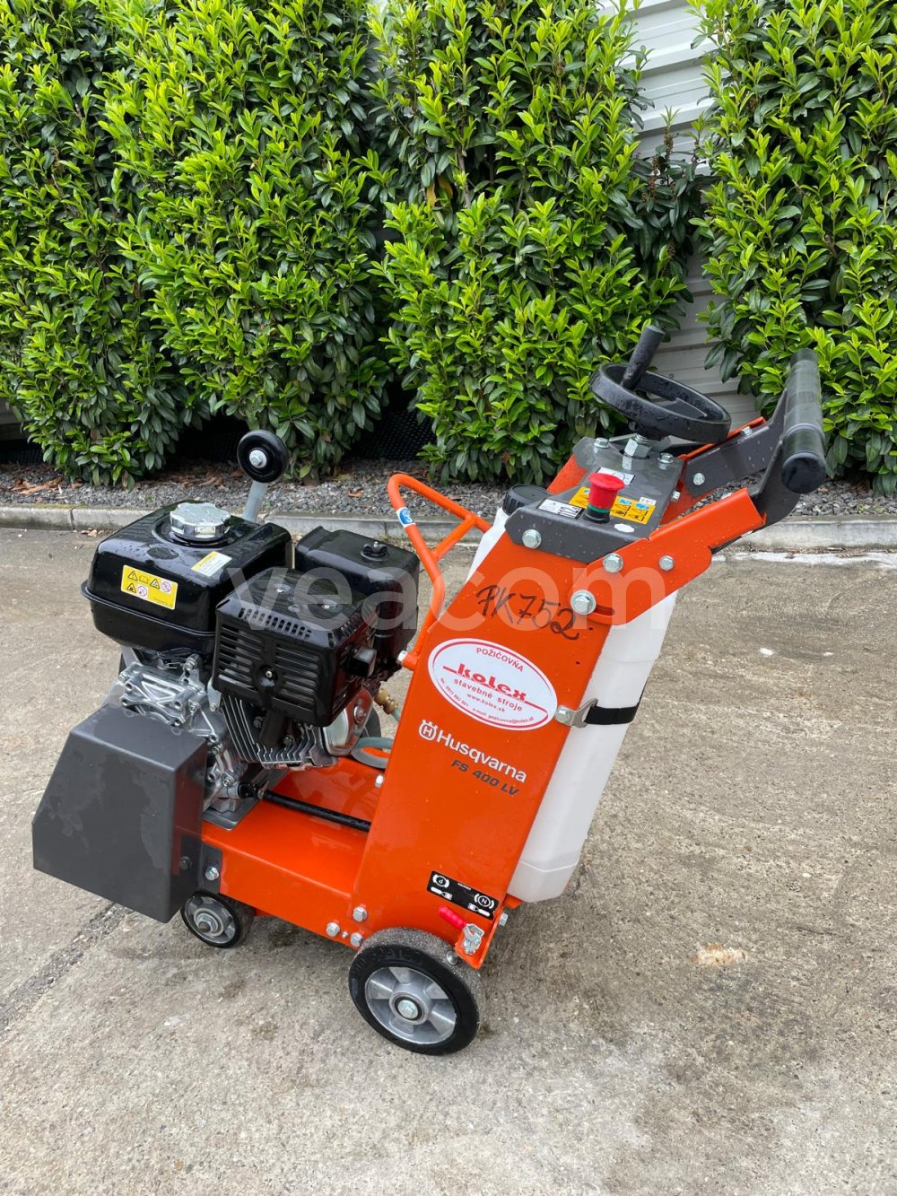 Online aukce: HUSQVARNA  FS400 LV