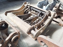 Online auction:  HYDRAULICKÝ RYCHLOUPÍNÁK NA NAKLADAČ VOLVO L150-180