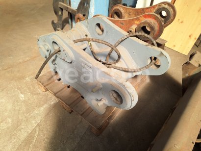 Інтернет-аукціон:  HYDRAULICKÝ RYCHLOUPÍNÁK NA KOMATSU PC350