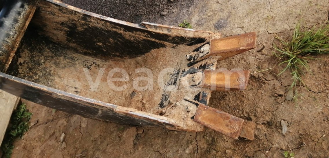 Online aukce:   Lžíce na bagr – 30cm