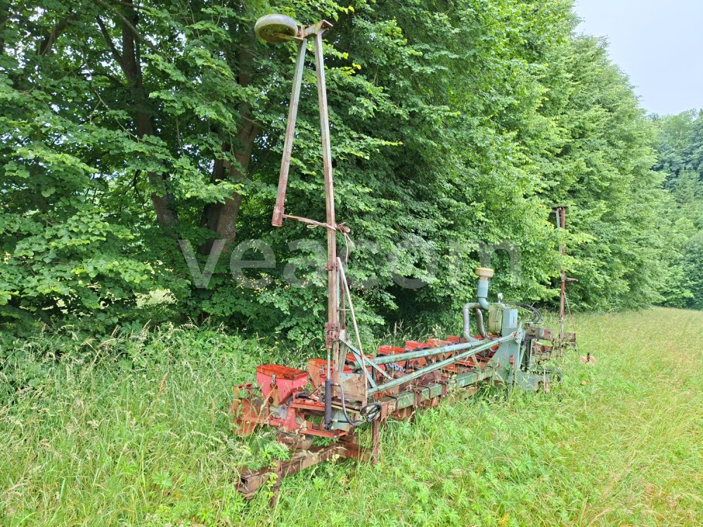 Online auction:  POLONESENÝ 12-TI ŘÁDKOVÝ SECÍ STROJ BECKER