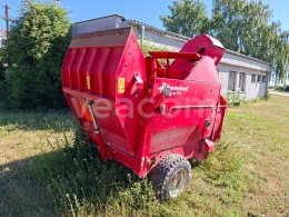 Online aukce:   TAŽENÝ ROZDRUŽOVAČ BALÍKŮ KVERNELAND TAARUP 853