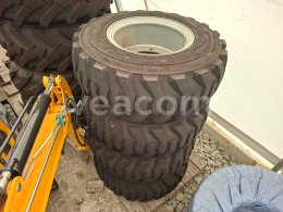 Інтернет-аукціон:   SADA 4 KS PNEU HFX SKS-1 S OCELOVÝMI DISKY NA SMYKOVÝ NAKLADAČ