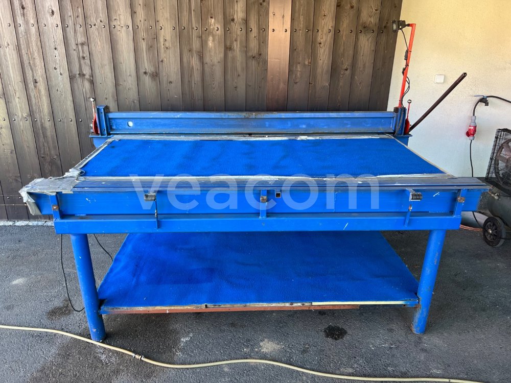 Online auction:  STŮL NA OHÝBÁNÍ HLINÍKOVÝCH PLECHŮ