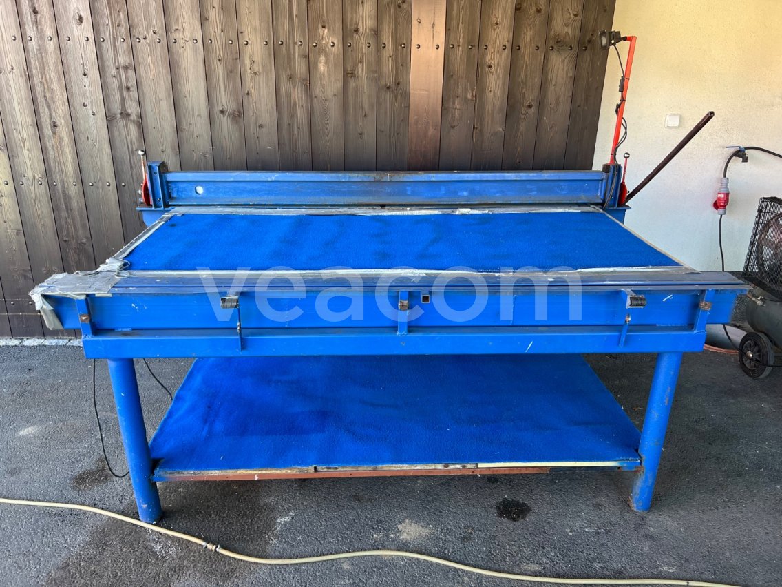 Online auction:   STŮL NA OHÝBÁNÍ HLINÍKOVÝCH PLECHŮ