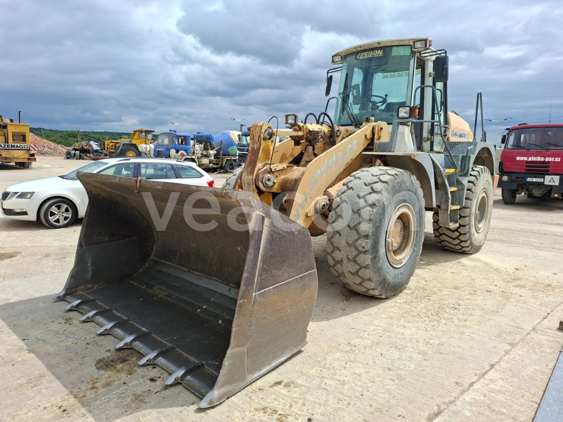 Online auction: LIEBHERR  L 554 4X4