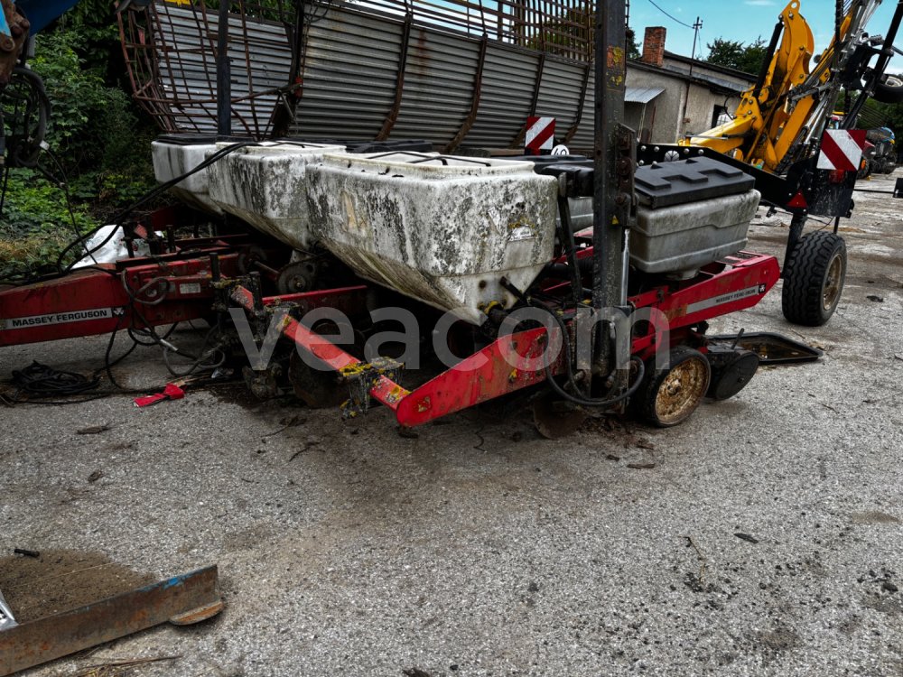 Интернет-аукцион: MASSEY FERGUSON  MF 555 - 8106