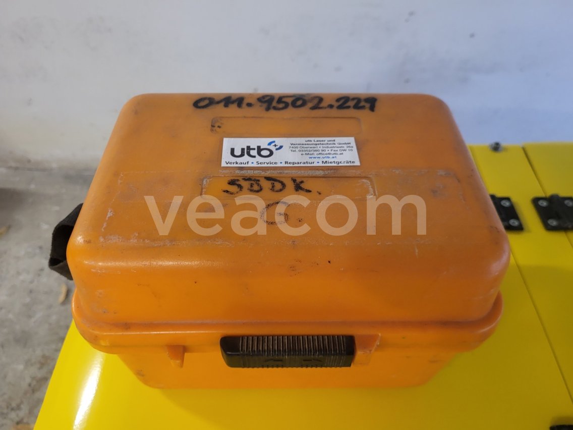 Online auction:   TOPCON AT-G6