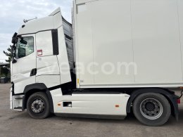 Online aukce: RENAULT  T 520