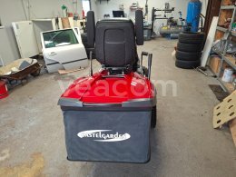 Online auction:   XHTY 240 4WD 4X4