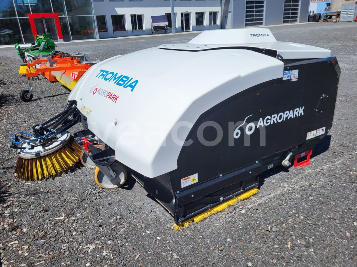 Online aukce: TROMBIA  220