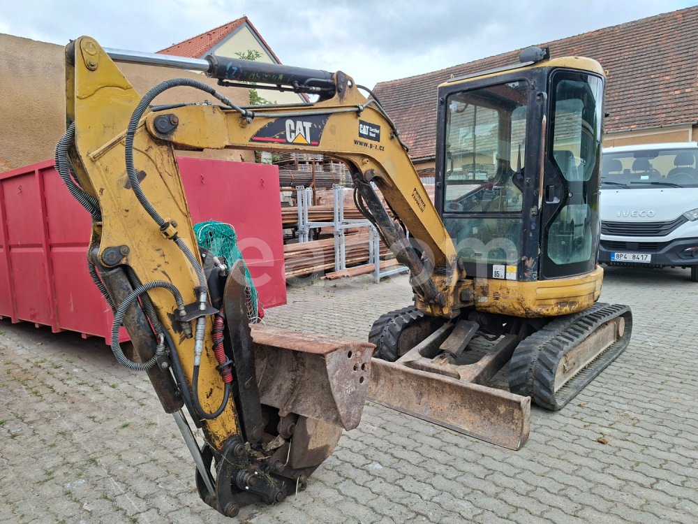 Online auction: CATERPILLAR  303