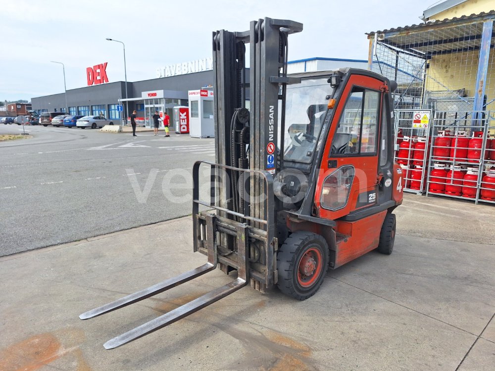 Online auction: NISSAN  FD02A25Q