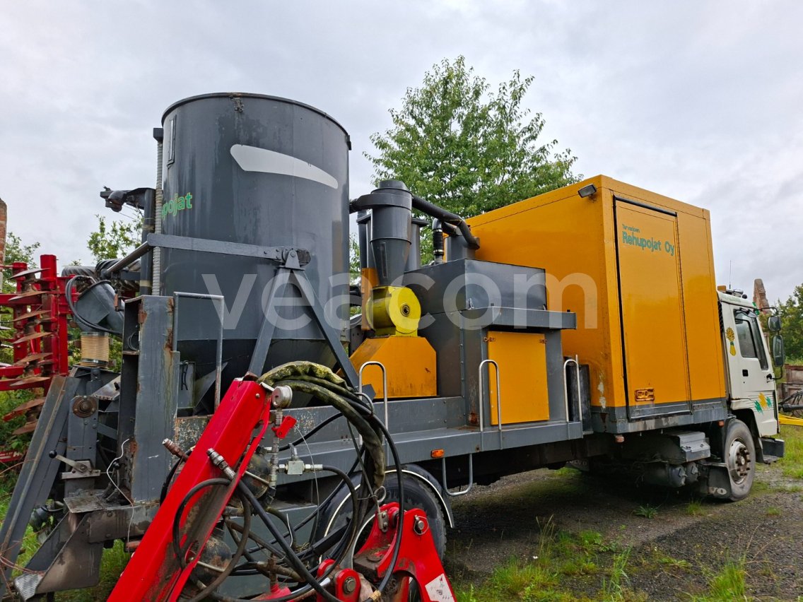 Online aukce:   MOBILNÍ MLÝN A MÍCHÁRNA KRMNÝCH SMĚSÍ BUSCHHOFF NA PODVOZKU VOLVO FL7