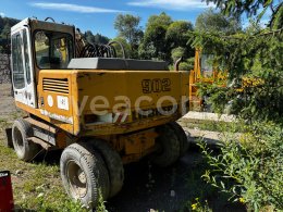 Online auction: LIEBHERR  A902 LITRONIC
