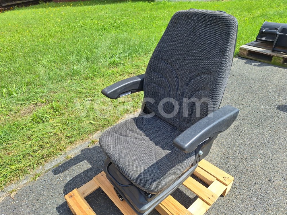 Online auction:  SEDADLO ODPRUŽENÉ