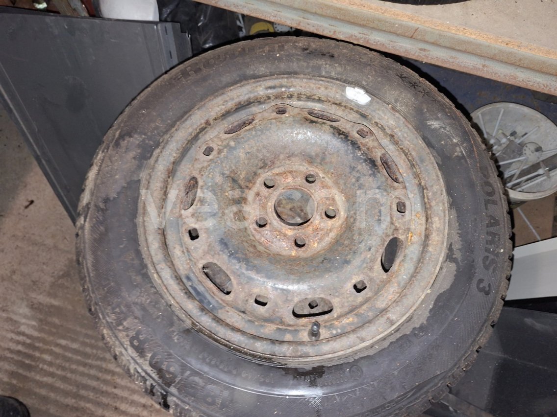 Online árverés:   ZIMNÍ PNEU S DISKY 185/60 R14