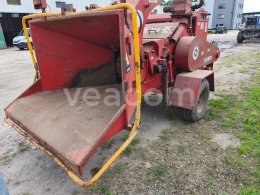 Online aukce:   MORBARK 2400/JOHN DEERE
