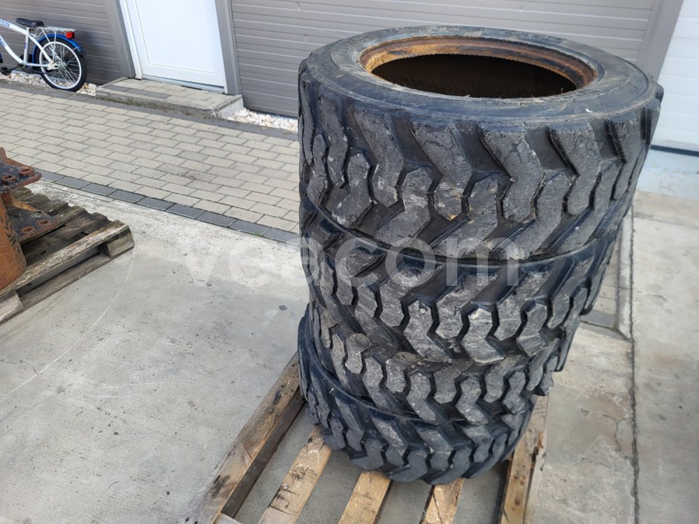 Online auction: MITAS  4 KS PNEUMATIKY