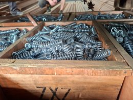 Online aukce:   VINUTÉ PRUŽINY TRW LUCAS 16 X 55 MM (CCA 7.000 KS) A 10 X 55 MM (CCA 3.000 KS)