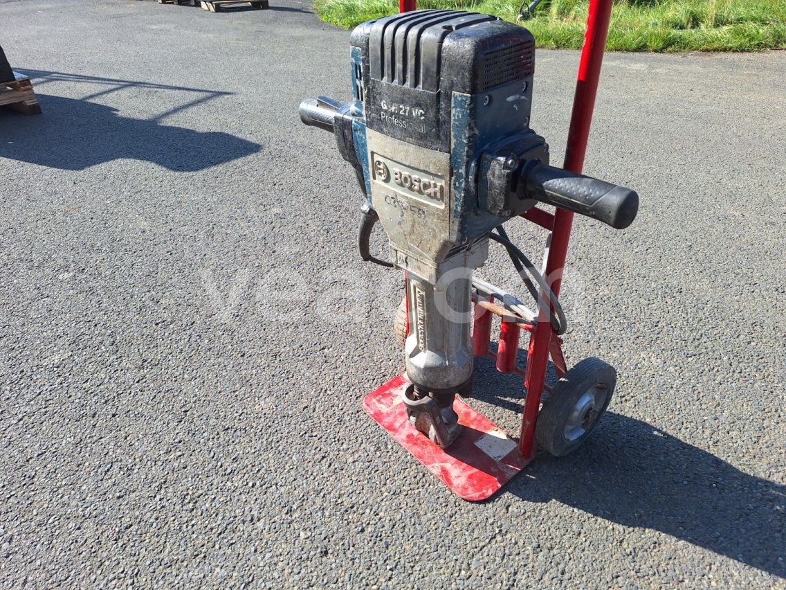 Online aukce:   BOSCH GSH 27 VC SBÍJECÍ KLADIVO