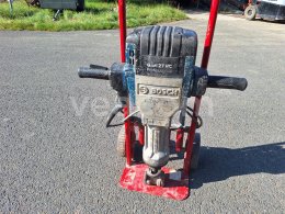 Online aukce:   BOSCH GSH 27 VC SBÍJECÍ KLADIVO