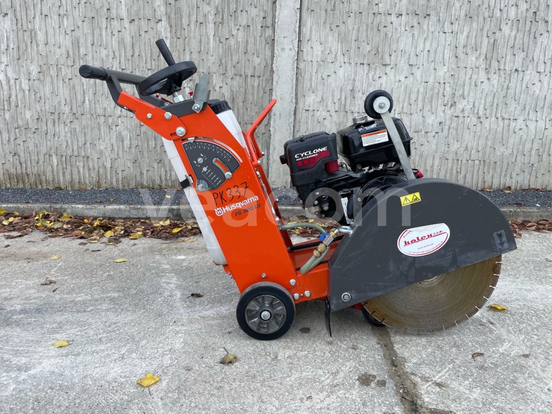 Online auction:   HUSQVARNA FS400LV