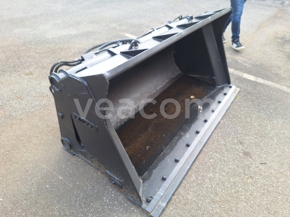 Online árverés:  LŽÍCE CASE 321E