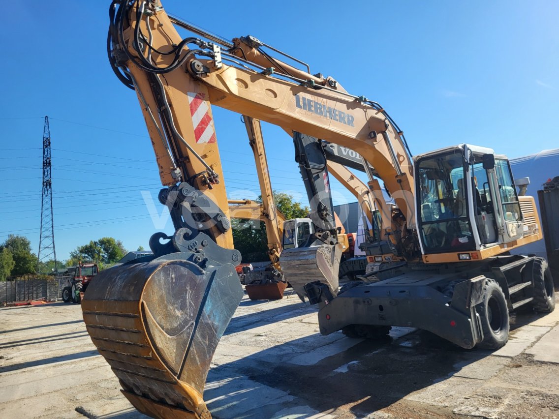 Online aukce: LIEBHERR  A924B