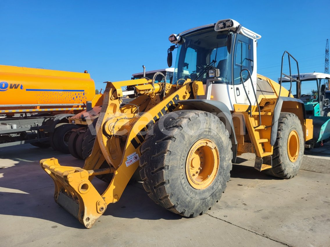 Online aukce: LIEBHERR  L 550 4X4