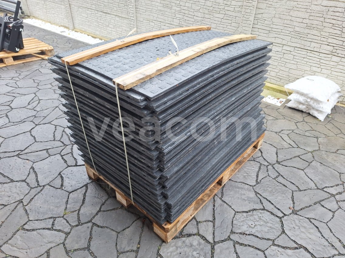 Online aukce:   PŘEJEZDOVÉ PLOTNY 27 KS 77 X 118 CM