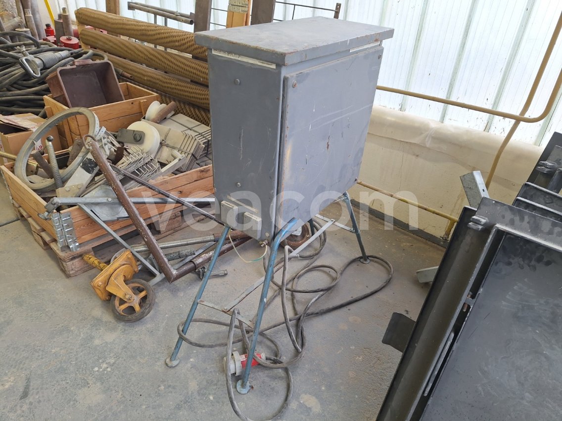 Online aukce:   UNIVERZÁLNÍ STAVEBNÍ ELEKTRICKÝ ROZVADĚČ USR-1B