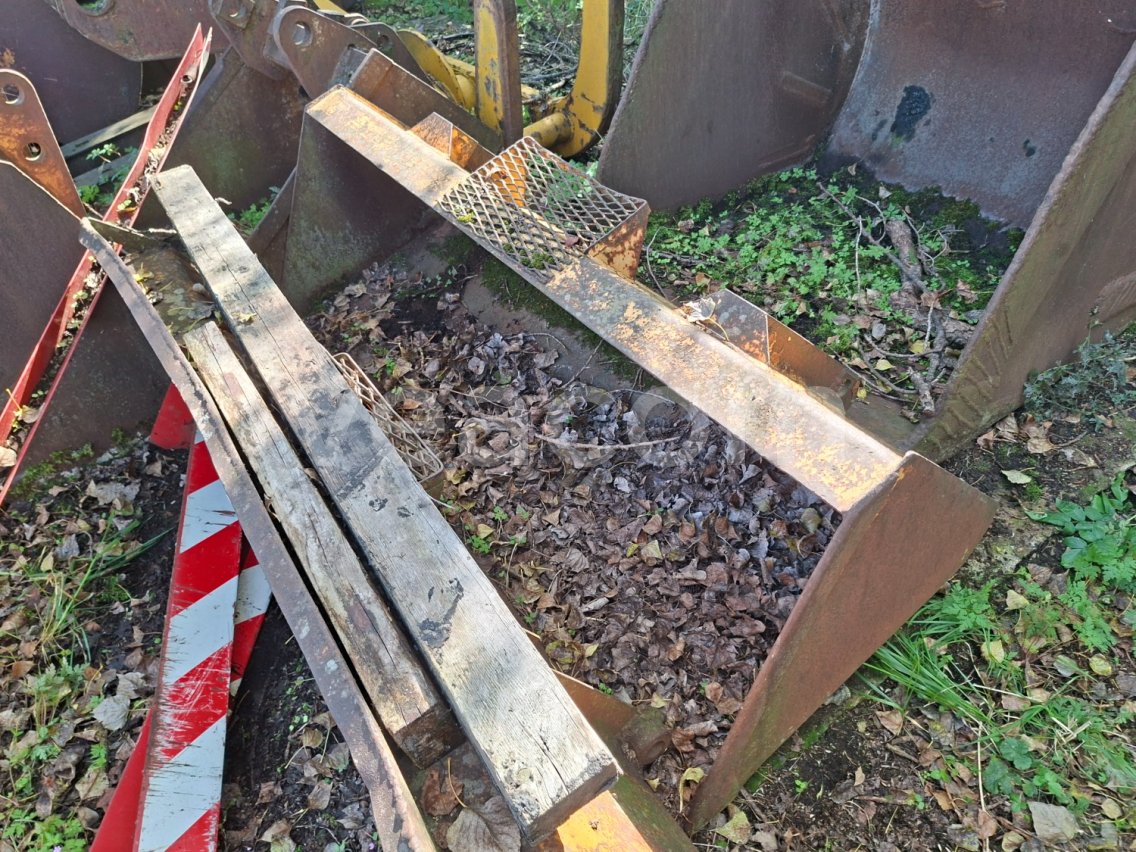 Online aukce:   LŽÍCE NA UNC 170 CM