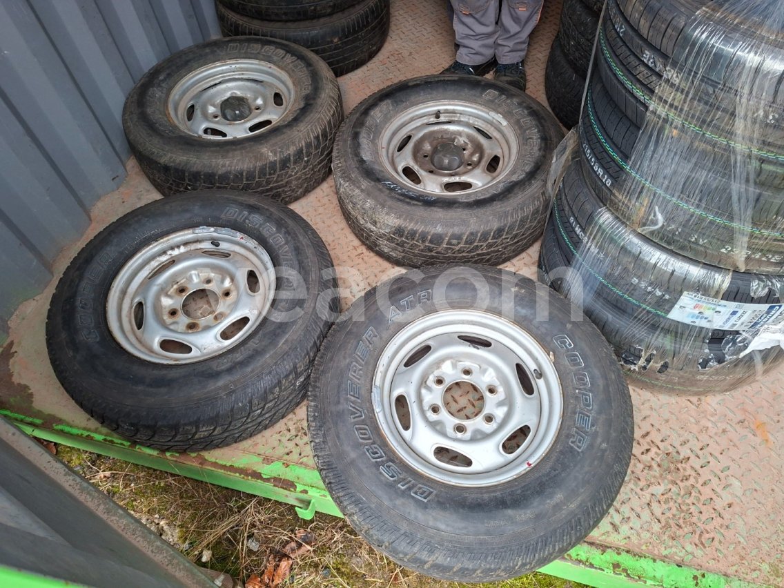 Online aukce:   4 KS PNEU COOPER DISCOVERER ATR 235/75 R15 105S +1 KS MICHELIN LTX A/T 235/75 R15