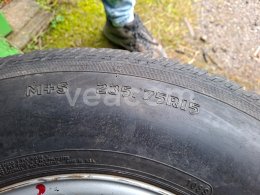 Online aukce:   4 KS PNEU COOPER DISCOVERER ATR 235/75 R15 105S +1 KS MICHELIN LTX A/T 235/75 R15