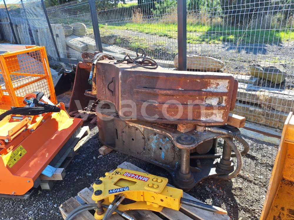 Интернет-аукцион:  DEMOLIČNÍ KLEŠTĚ NA BAGR - SPODNÍ