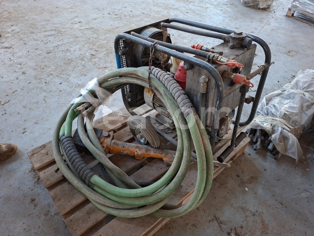 Online auction:  LIFTON LH 21 RUČNÍ HYDRAULICKÉ KLADIVO