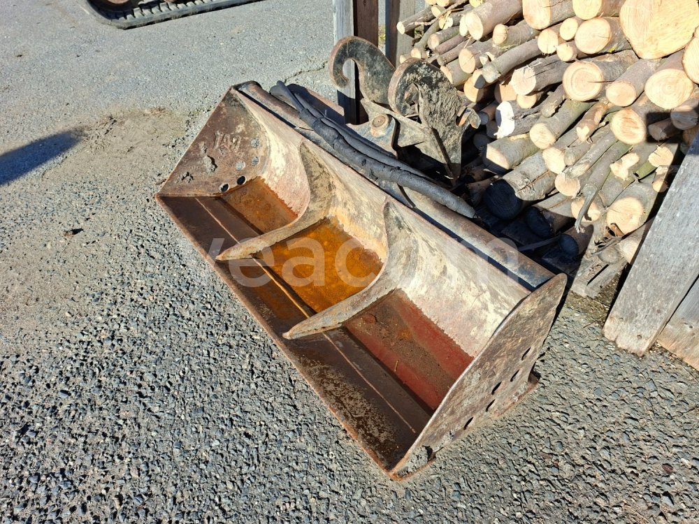 Online auction:  HYDRAULICKÁ SVAHOVÁ LŽÍCE 140 CM (NA BAGR CAT 303.5E)