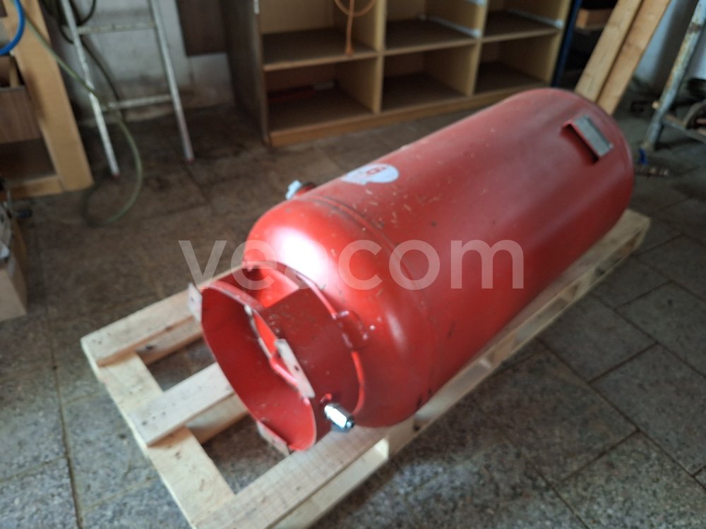 Online aukce:  TLAKOVÁ NÁDOBA ORLÍK S ŘÍZENÍM