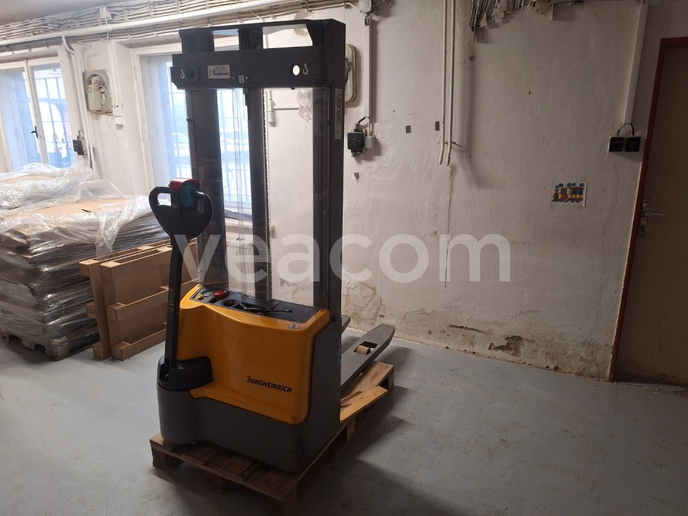 Online aukce: JUNGHEINRICH  EJC M 10