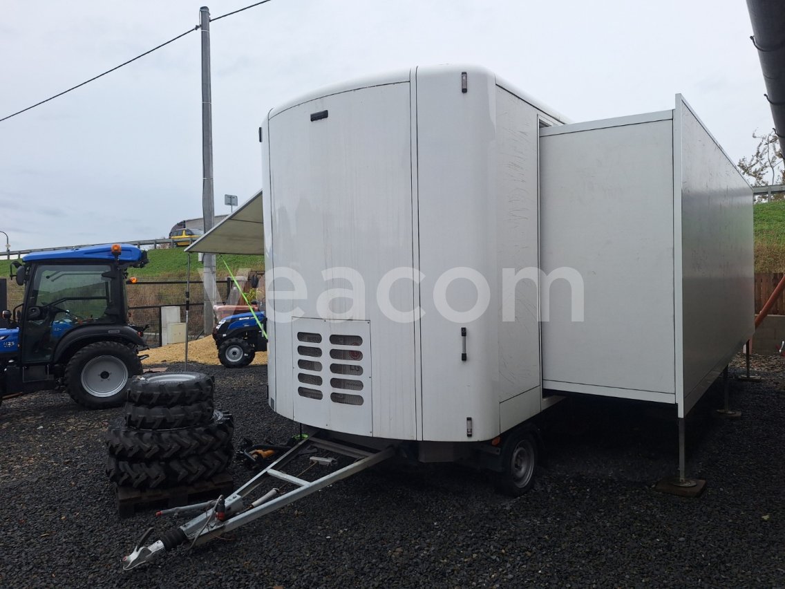 Online auction: VEZEKO  POJÍZDNÁ PRODEJNA, KANCELÁŘ