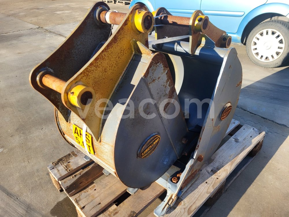 Online auction:  2KS STRICKLAND 40 A 60 CM