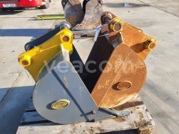 Online aukce:   2KS STRICKLAND 40 A 60 CM